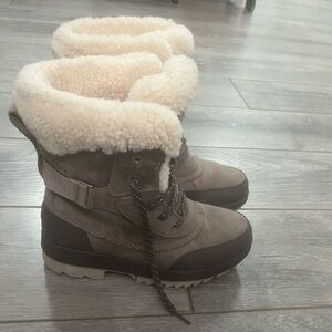 Sorrel snow boots